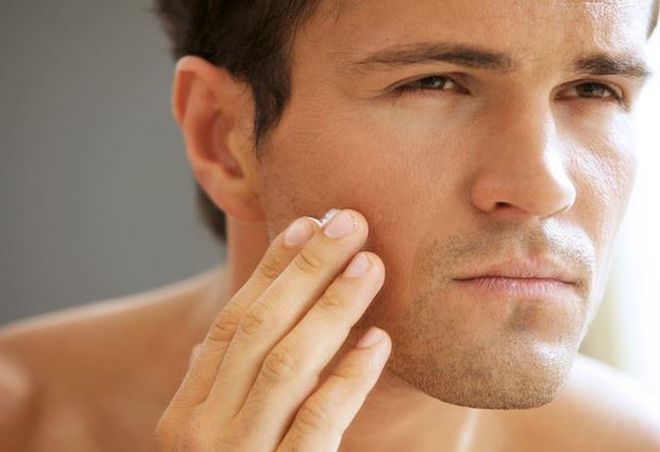 alternative acne treatments that work-man with acne