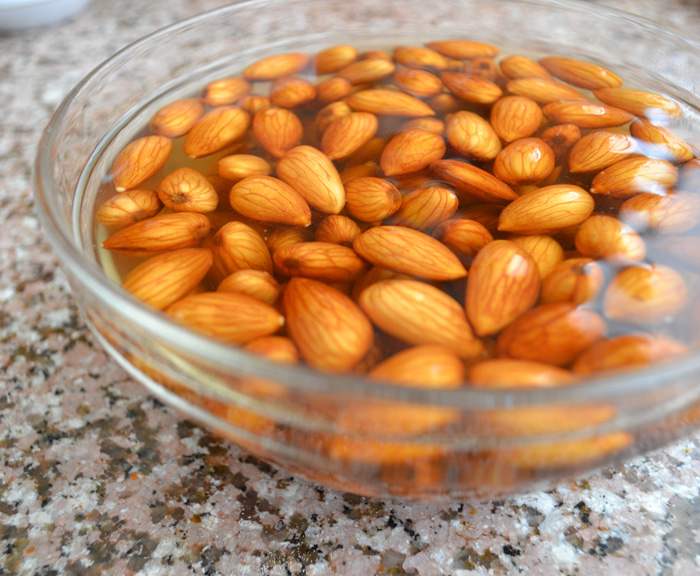 why and how to soak almonds_almonds soaking in water