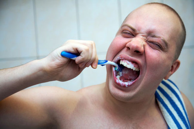 10 Everyday Habits That Ruin Your Oral Health_brushing too hard