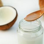 6 Best Skin Oils for Oily and Acne-Prone Skin_coconut oil