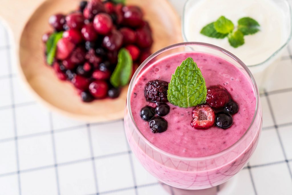 5 Braces-Friendly Smoothies to Beat Boring Meals_Berries and Greek yogurt smoothie