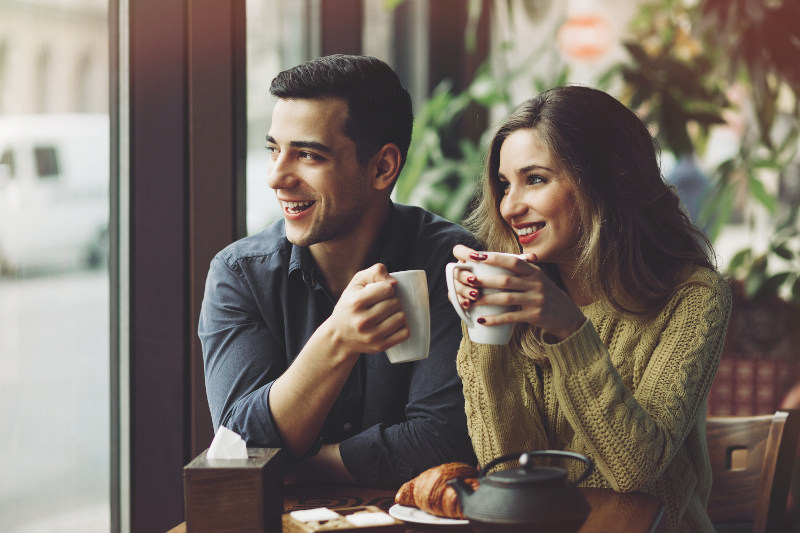 How Consuming Coffee Affects Your Body_couple drinking coffee