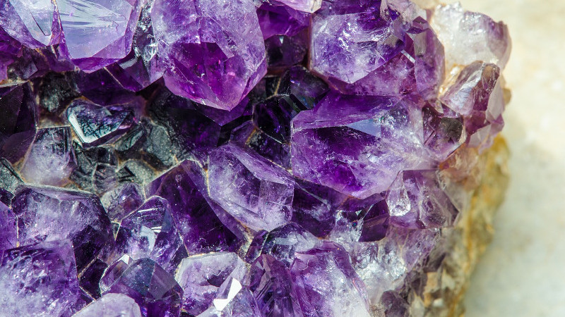 The Health and Wellness Benefits of Amethyst Crystals_amethyst crystals geode