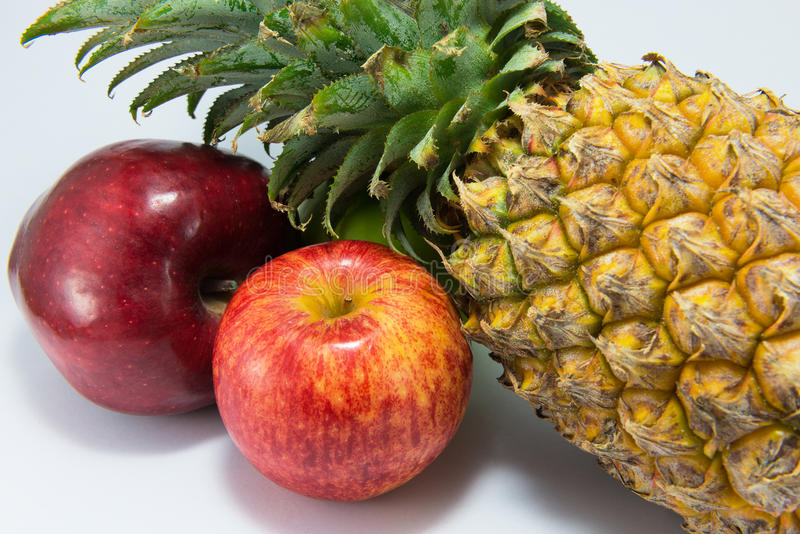Whole Foods that Improve Heart Health_apples and pineapple