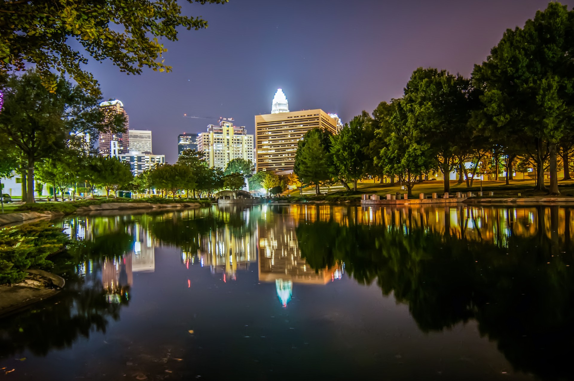 The Links between City Living and Better Health_Charlotte, North Carolina skyline