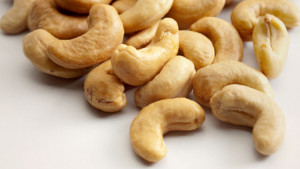 Powerful health benefits of 8 different nuts_cashews