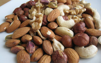 Powerful-Health-Benefits-of-8-Different-Nuts_variety-of-nuts